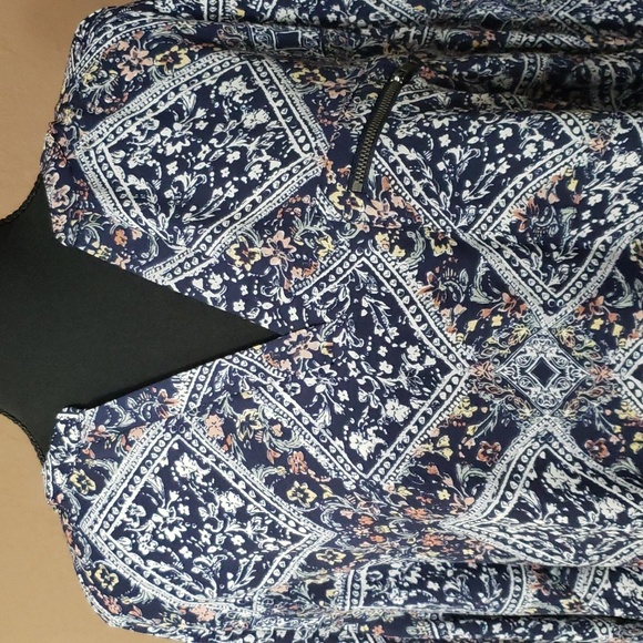 Maurices Navy Blue Blouse with Floral Design and Pocket 3X - Picture 2 of 7